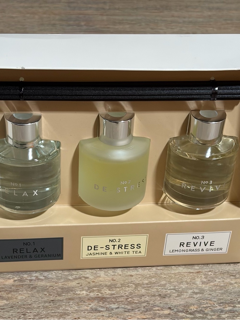 3-Scent Reed Diffuser Set with Reeds - Picture 12 of 16